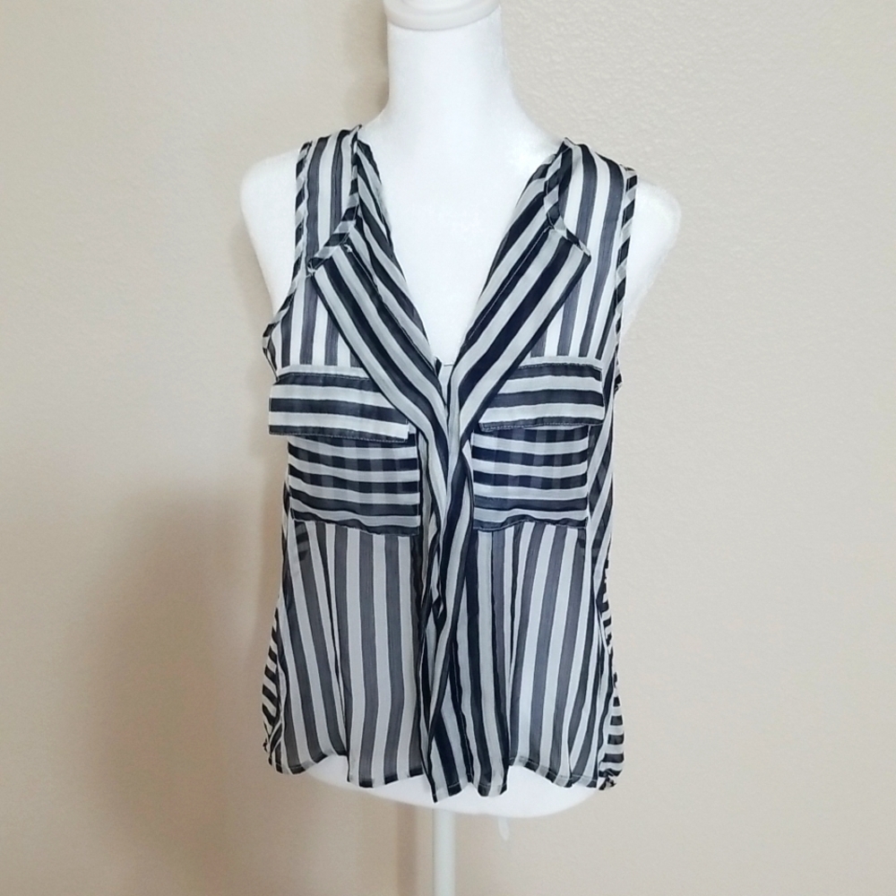 Truth style sleeveless top sheer. Small ,with pockets .